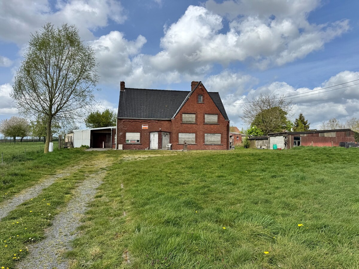 Alleenstaande woning met vergezichten te Zwevezele 