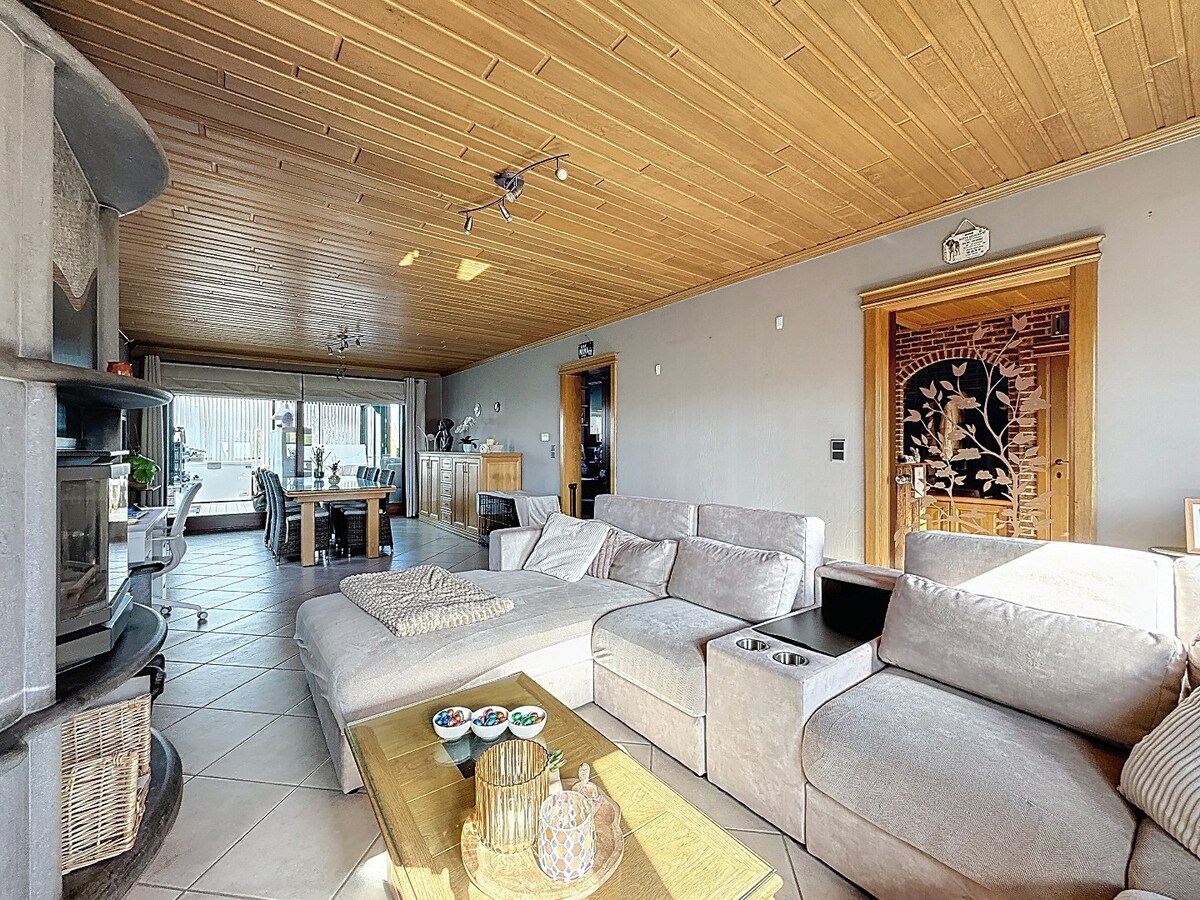 Ruime HOB met veel opslagruimte/garage te Zwalm 