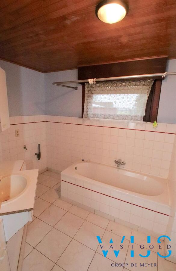 Woning met 2 entiteiten (MOGELIJKHEDEN) en garage in centrum ASSENEDE! 