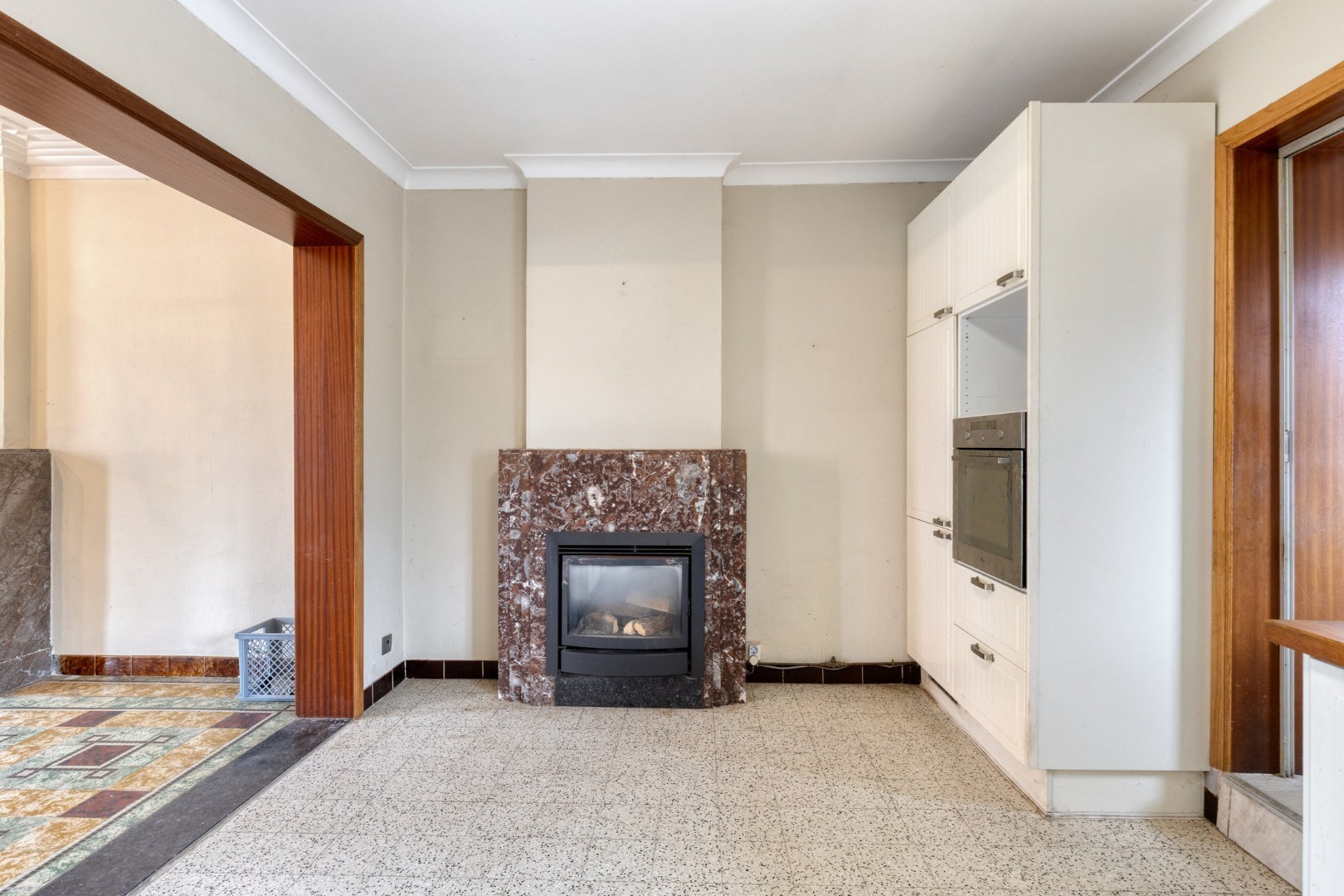 Mogelijkheid om te splitsen in 2 woningen - Half open bebouwing (hoeve) met 5 slaapkamers, tuin, terras en zeer ruime garage in Oorbeek (Tienen)! – EPC 730 kWh/m² - bewoonbare opp. 195 m² 