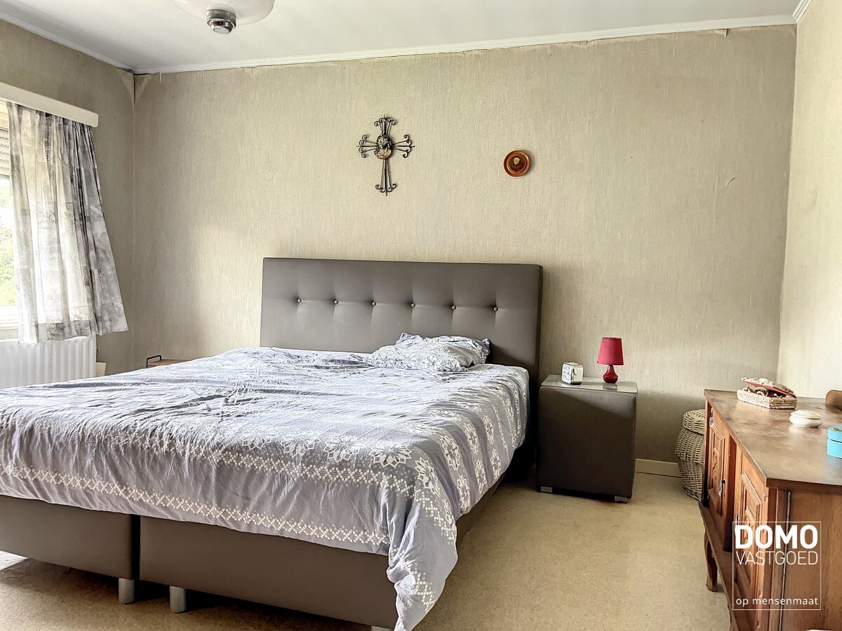 Ruime woning met tuin, inpandige garage en 4 slaapkamers in Linkhout. 