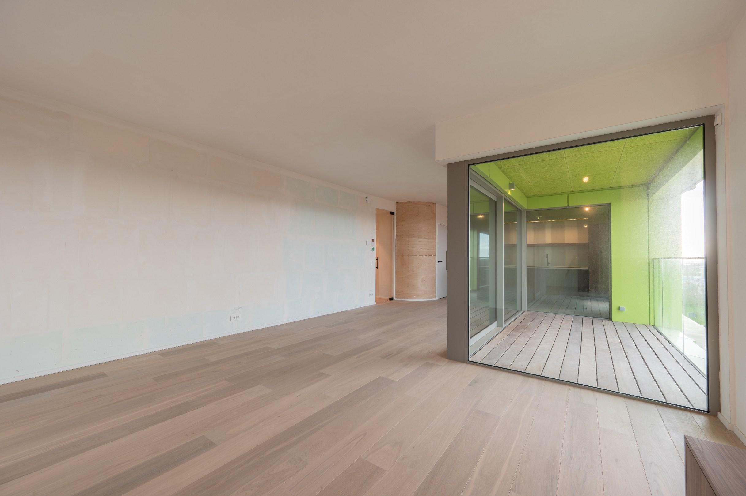 Unieke herverkoop in het Project hoost te Centrum Heist op wandelafstand van de Zeedijk genietend van zijdelings-zeezicht! 