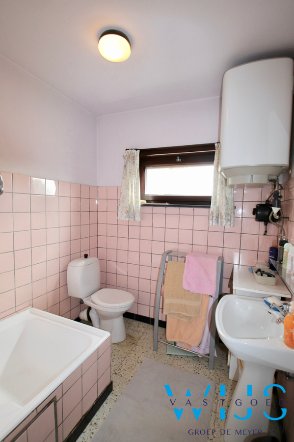 Stevige gezinswoning op SUPER locatie te Eeklo! 