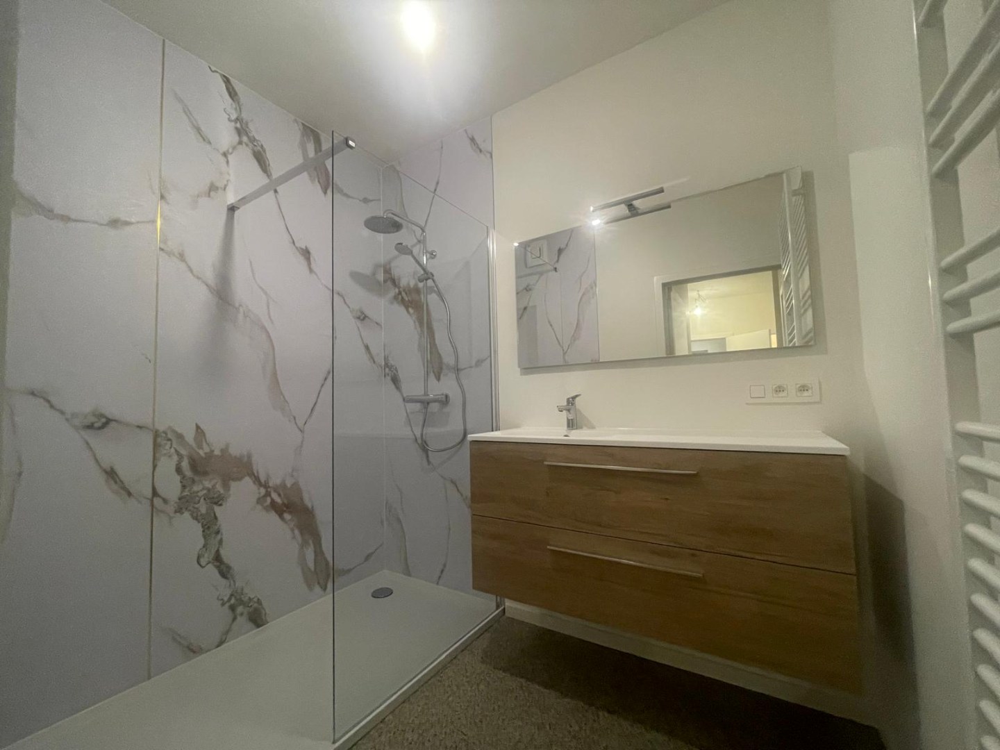 Ruim, energiezuinig appartement met 2 slaapkamers, in het centrum van Geel! 