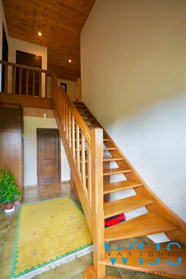 Verrassend ruim woonhuis in het landelijke Sleidinge ! 