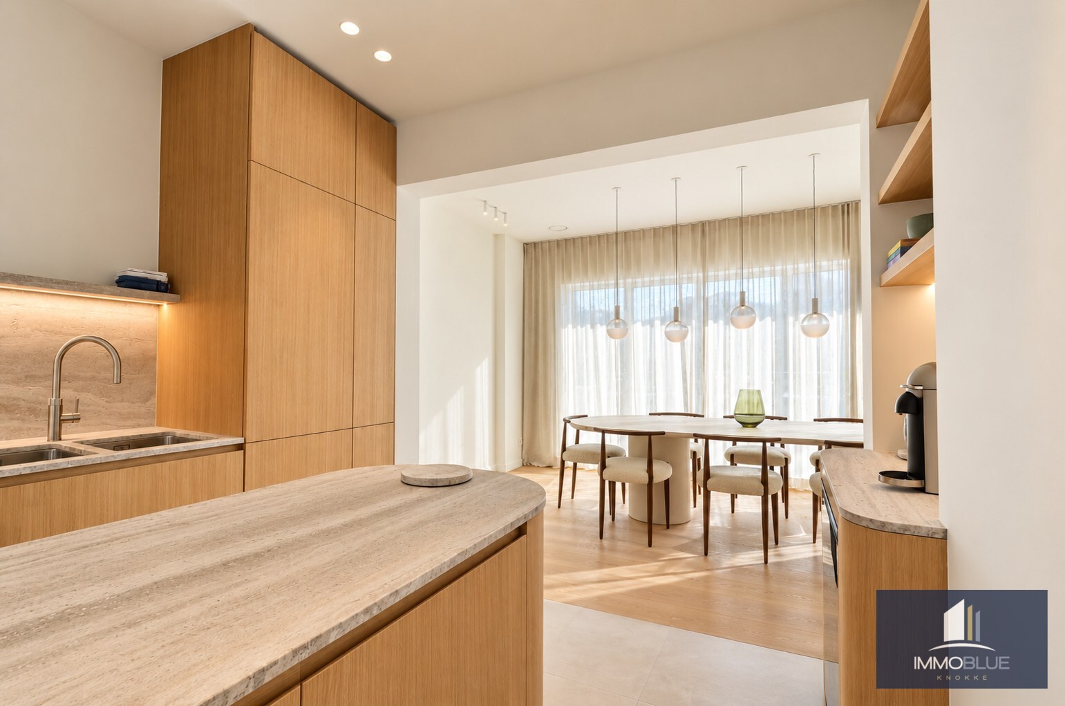Offre exceptionnelle : Villa entièrement rénovée avec vue frontale sur la mer. 