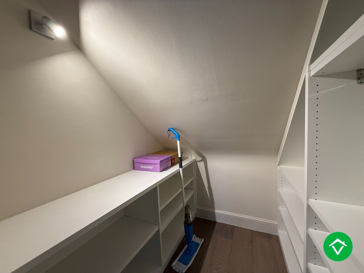 Prachtige rijwoning met 3 slaapkamers, tuin en garage te Roeselare 