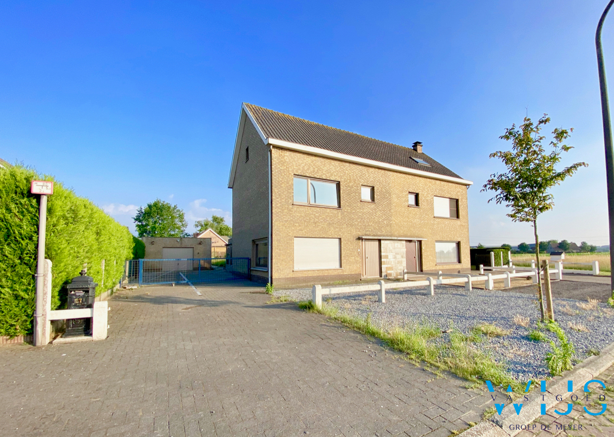 Op te frissen/te renoveren gezinswoning op TOPlocatie te ERTVELDE! 