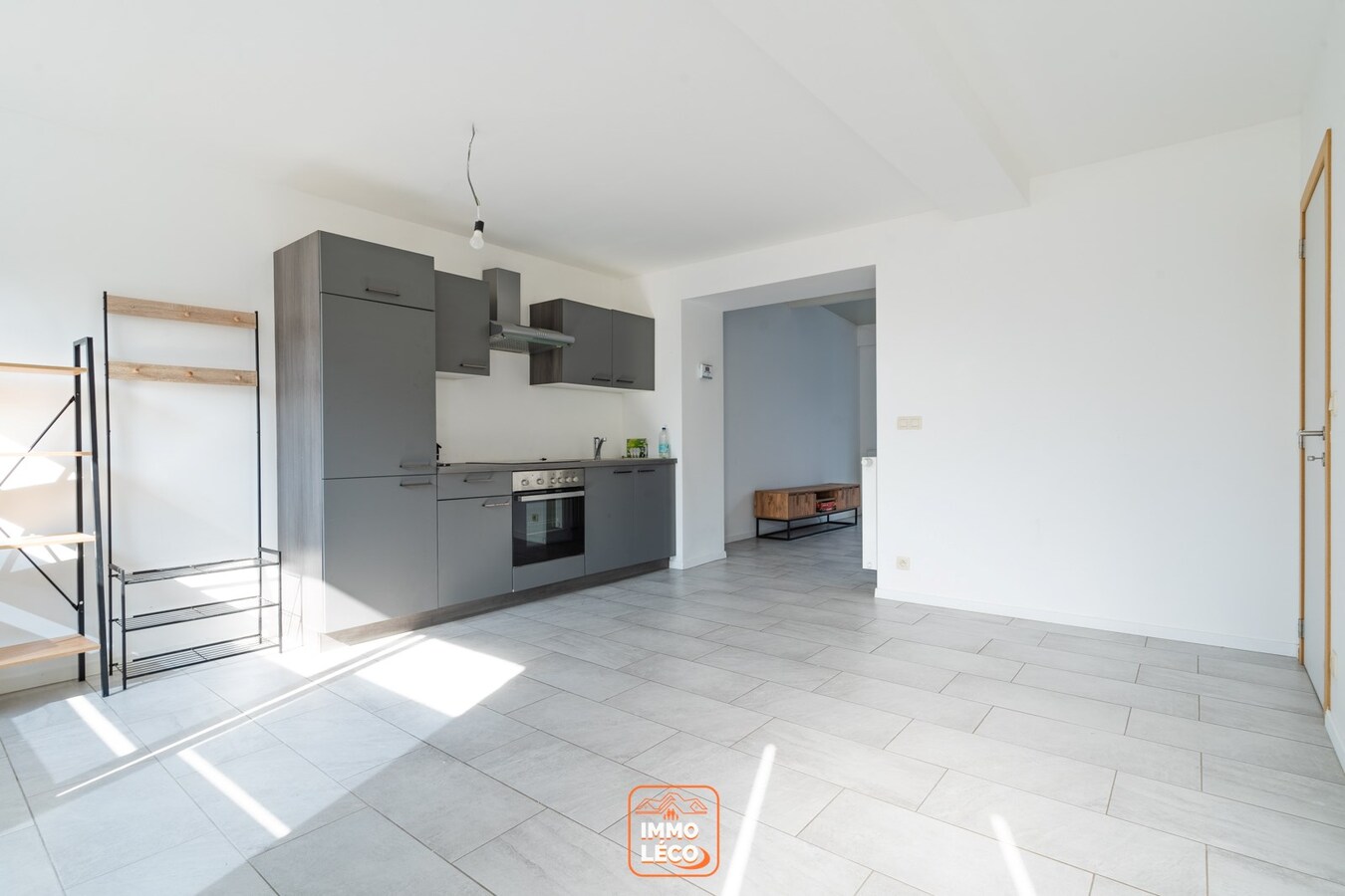 Maison rénovée 1 chambre, terrasse, 1 emplacement de parking privatif sécurisé ! 