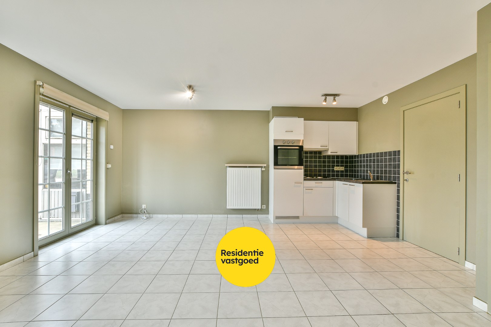 Modern gelijkvloers appartement met 2 slaapkamers– op slechts 500m van strand en zee! 