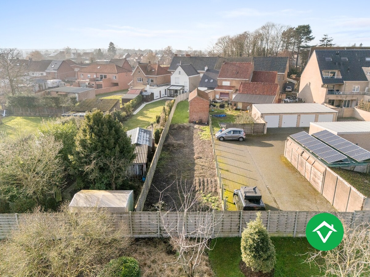 Volledig vernieuwde woning met 3 slaapkamers en bijgebouw in centrum Koekelare 