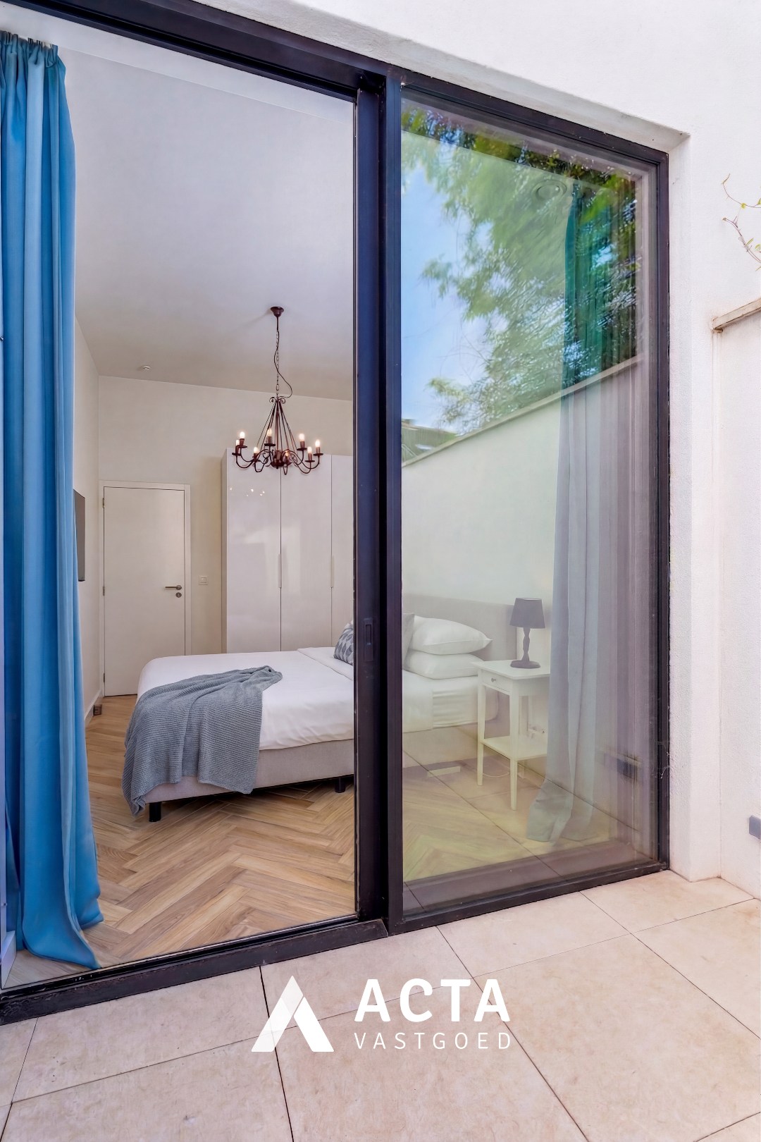 Luxueus gelijkvloersappartement met terras nabij Zeedijk van Mariakerke 