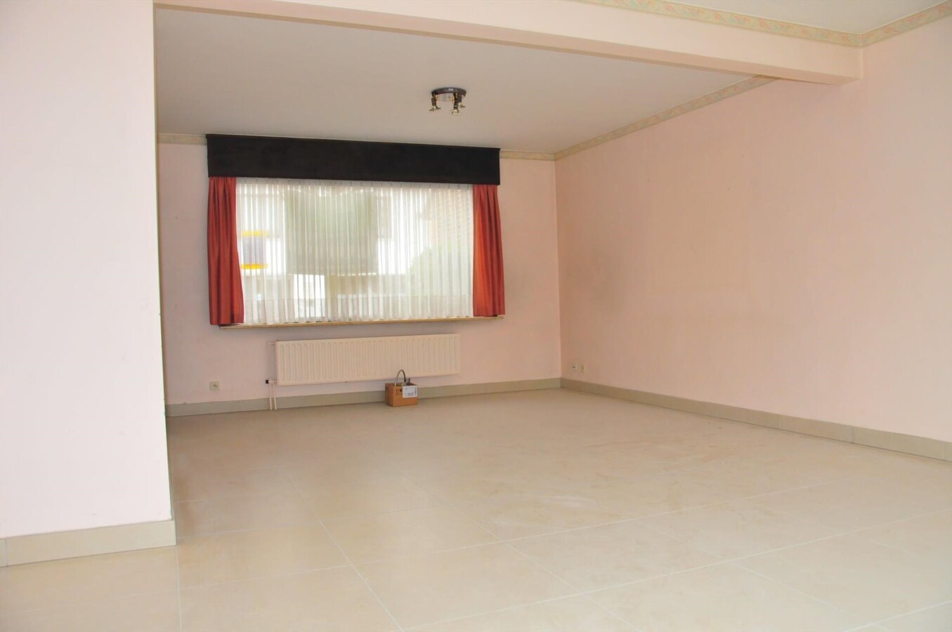 Ruime woning met 4 slaapkamers 