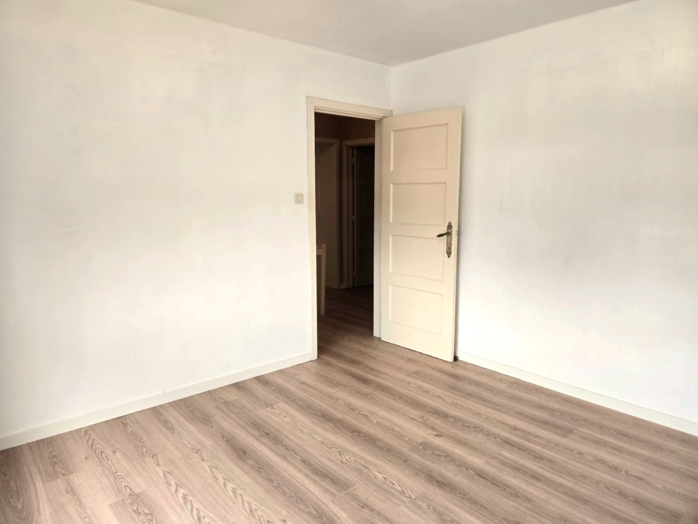 Rustig gelegen, recent gerenoveerde halfopen woning 