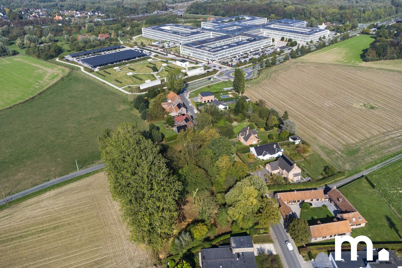 Exclusief bouwperceel (5305 m2 ) met panoramisch verzicht op toplocatie in Kortrijk ! 