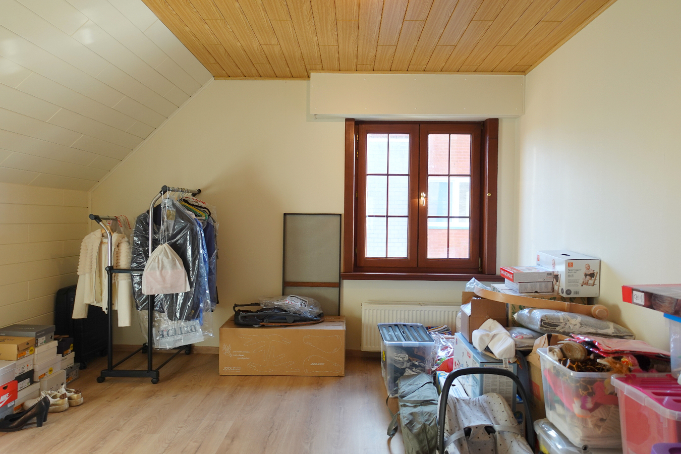 Charmante woning met 2 garages 