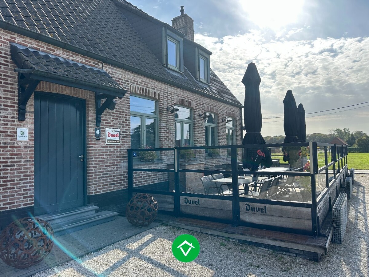 Combinatie wonen &amp; werken: horecazaak met woonst in Eernegem 