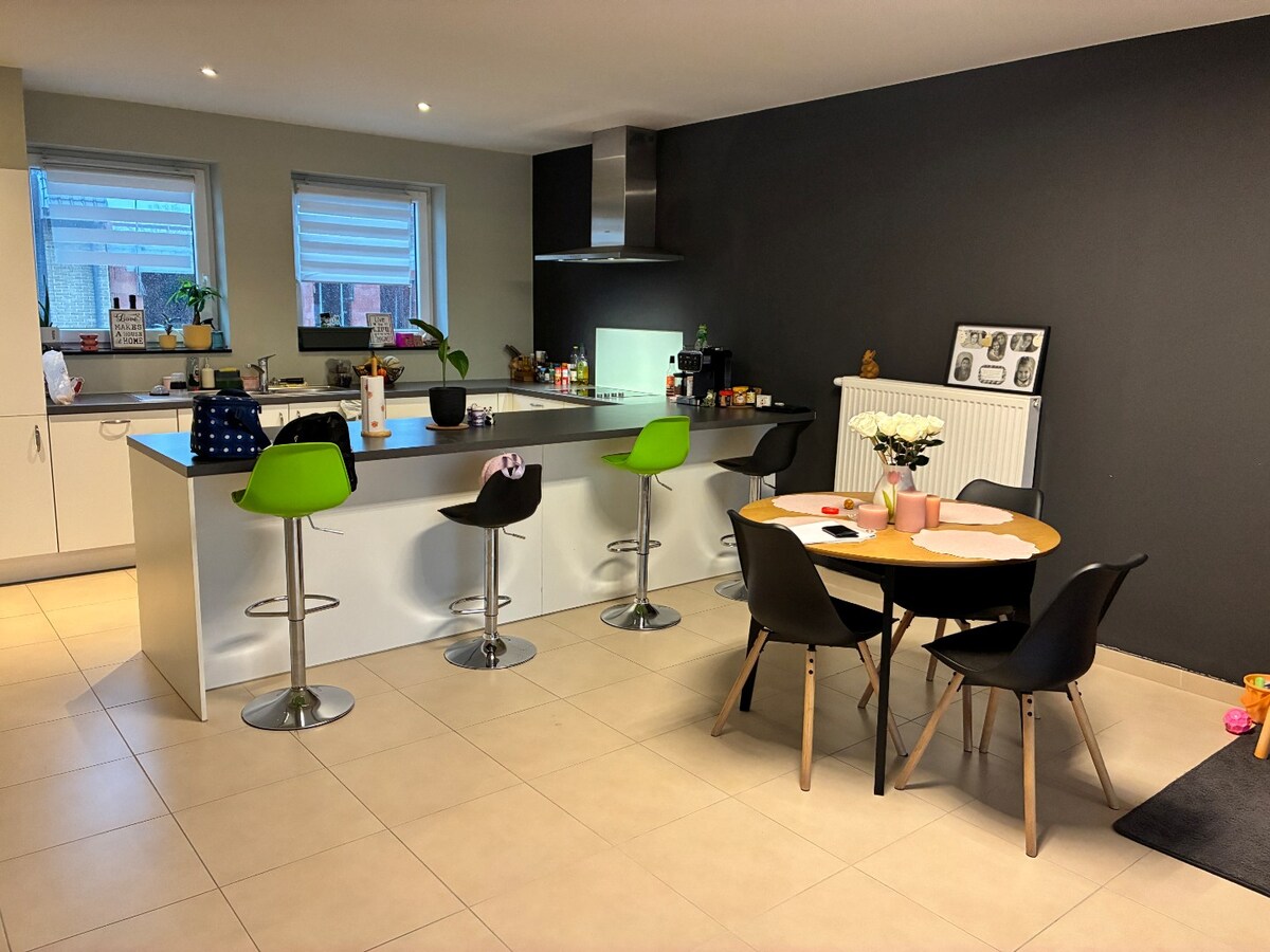 Ruim appartement met 2 terrassen. 