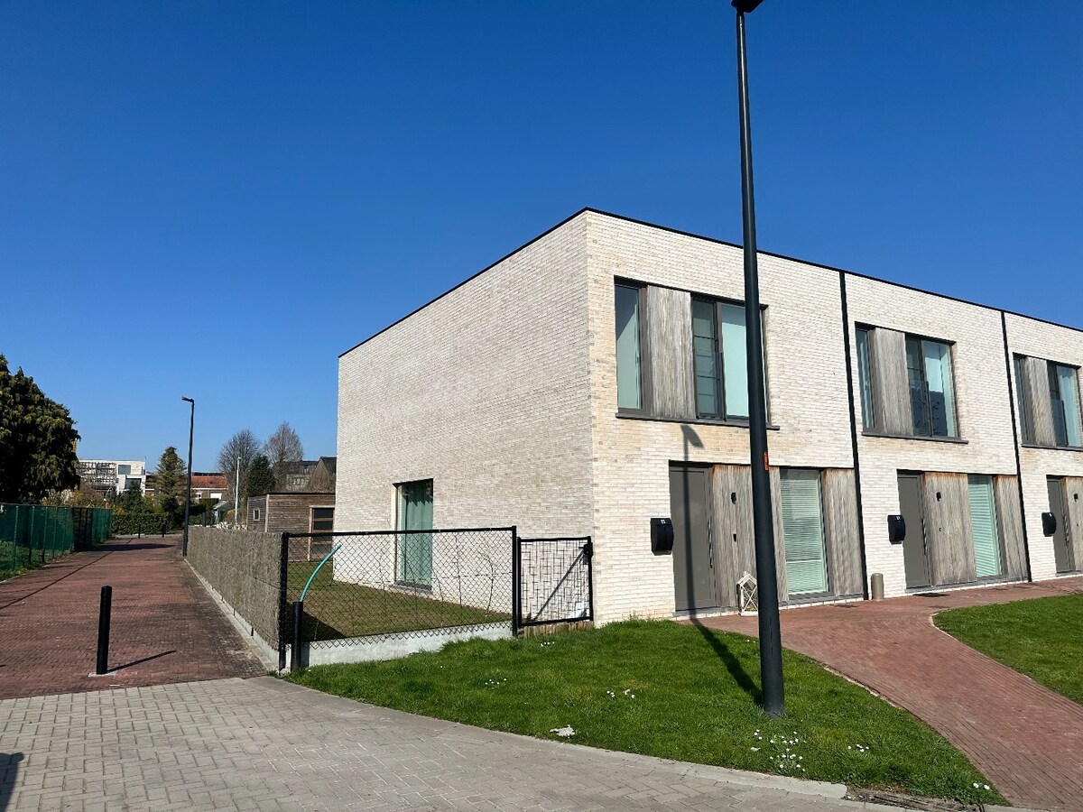 Centraal gelegen nieuwbouwwoning met drie slaapkamers 