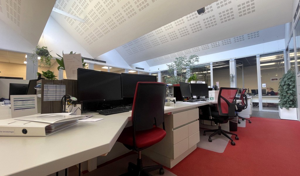 Handelspand te huur in het commercieel centrum van Schoten