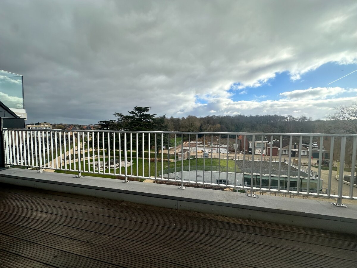 Degelijk onderhouden penthouse-appartement met twee ruime terrassen 