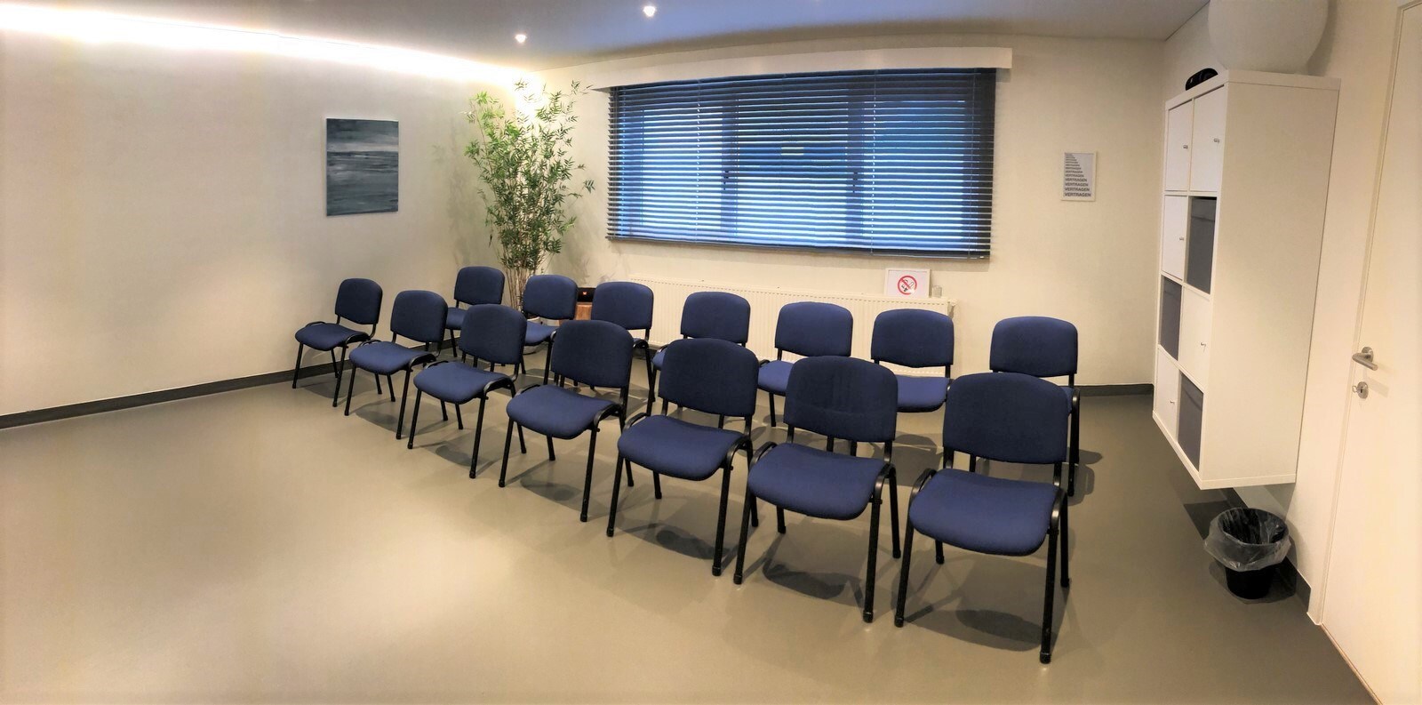 Centraal gelegen handelspand op een zichtlocatie vlakbij het centrum - Heist 