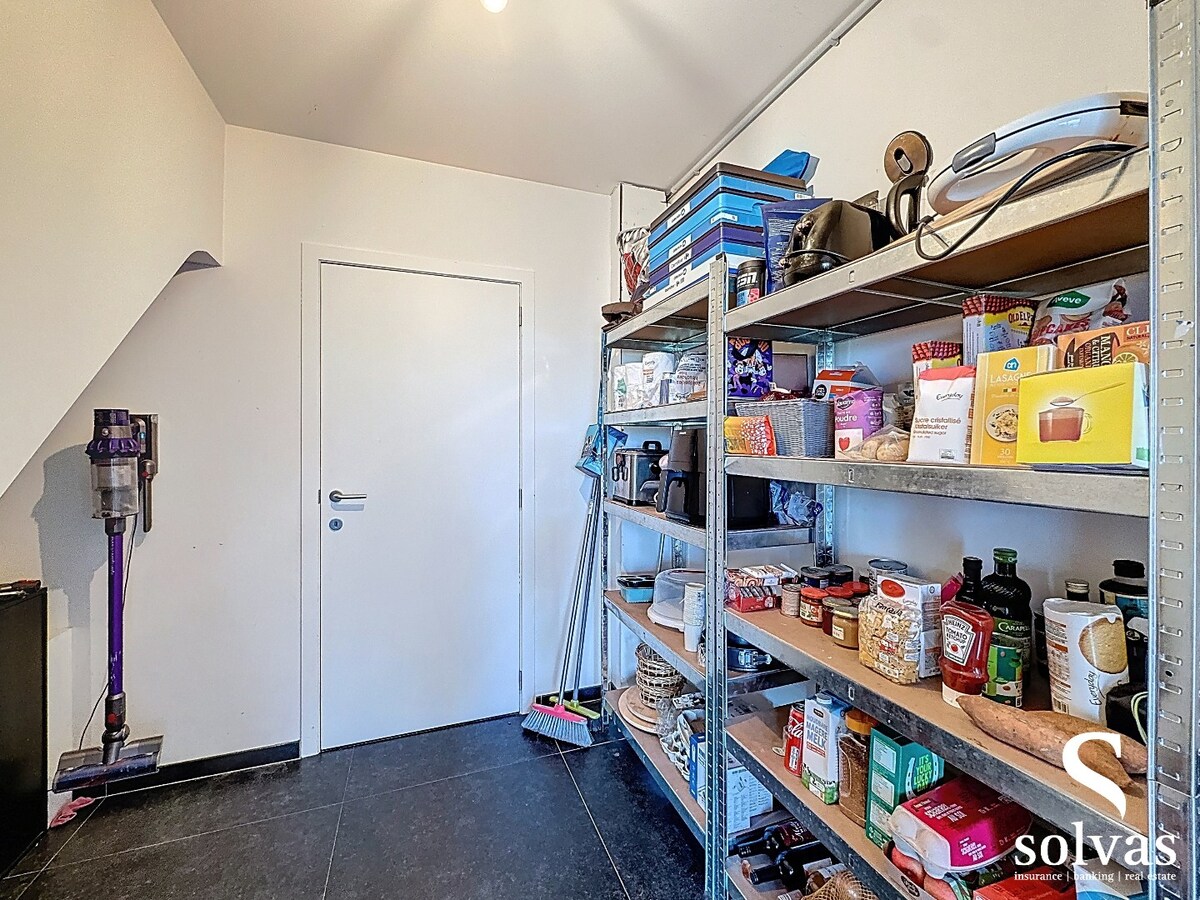 Moderne woning (2017) met ruime tuin en open verzichten 