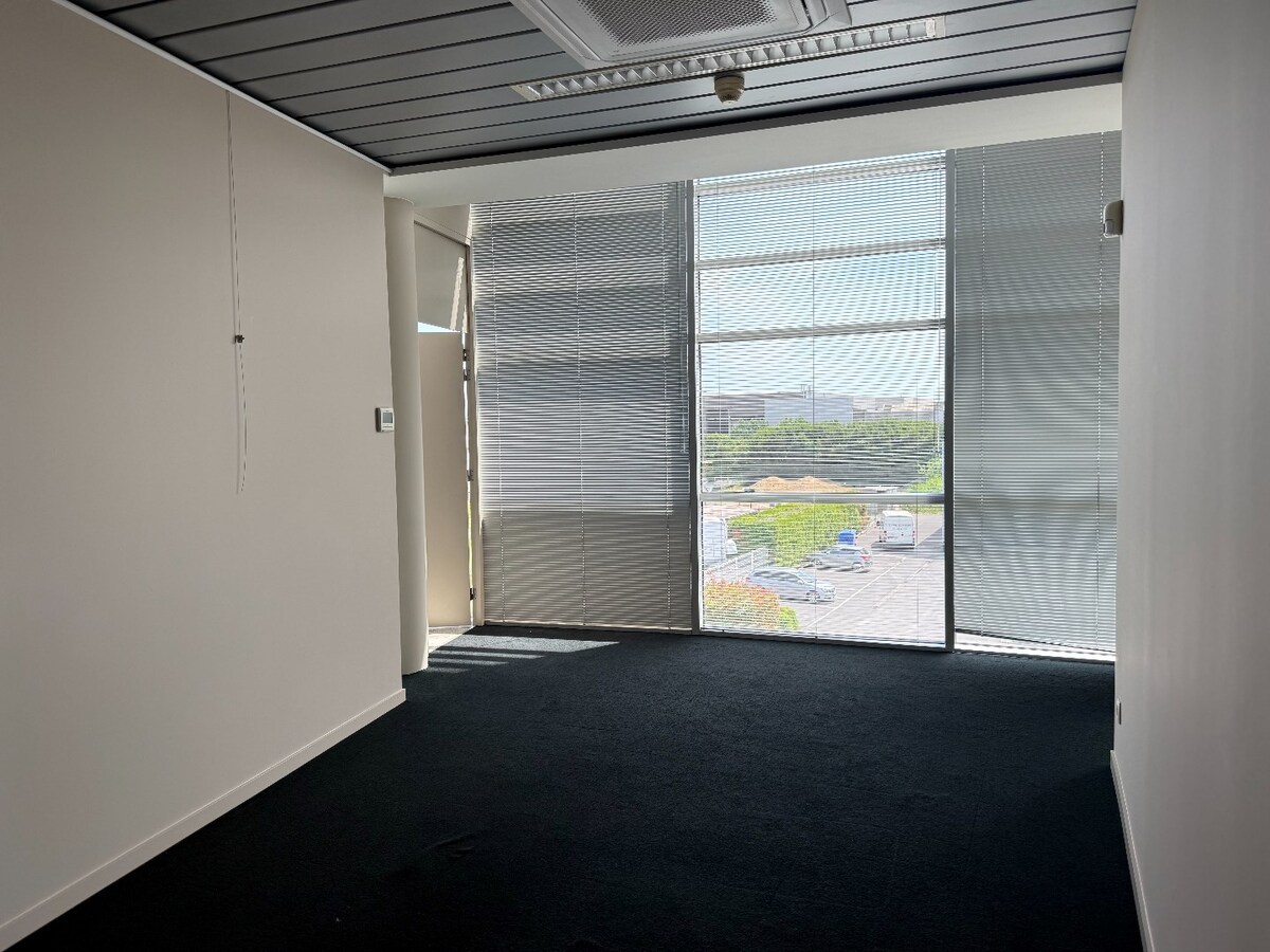 Centre d’Affaires « Excellence » – Bureau à louer ± 210 m² avec parkings 