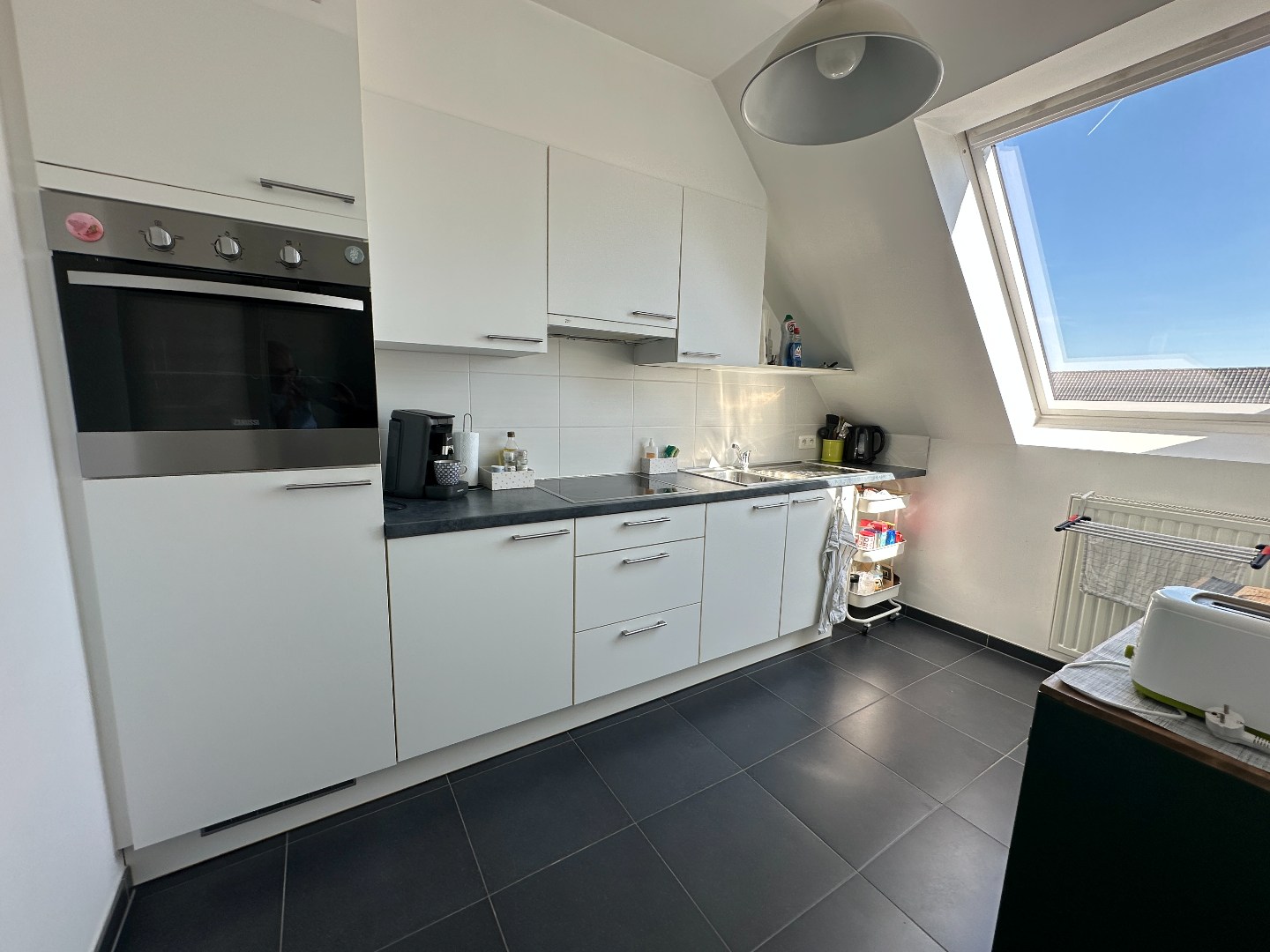 Instapklaar 2-slp appartement met terras én garage, Torhout Wijnendale 