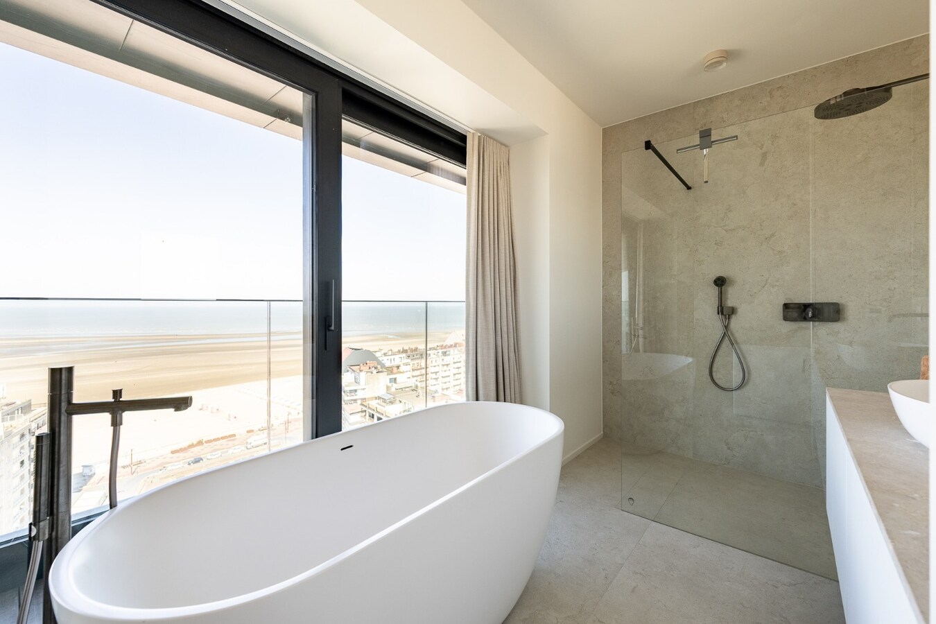 Eén van de hoogsgelegen appartementen van Knokke-Heist met magnifieke zichten 