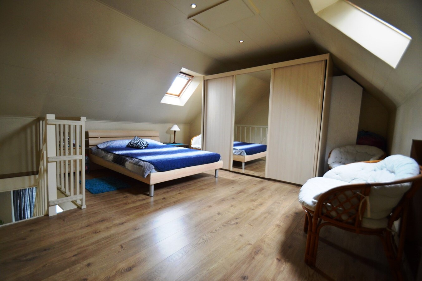 Mooie woning met hangar en ingericht appartement - Duinbergen 