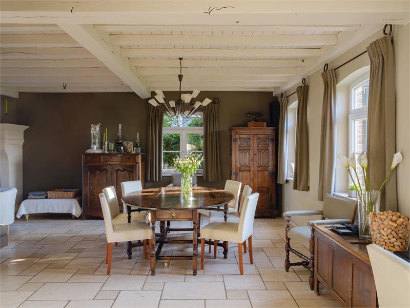 Villa-landhuis met prachtig zicht op uitgestrekte achterliggende velden 