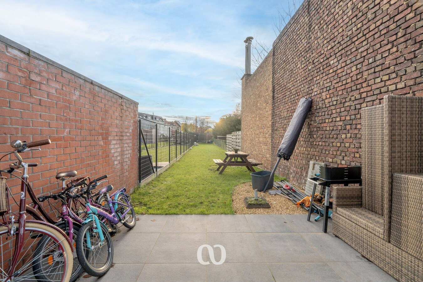 Volledig gerenoveerde woning met 3slpk en mooie tuin 