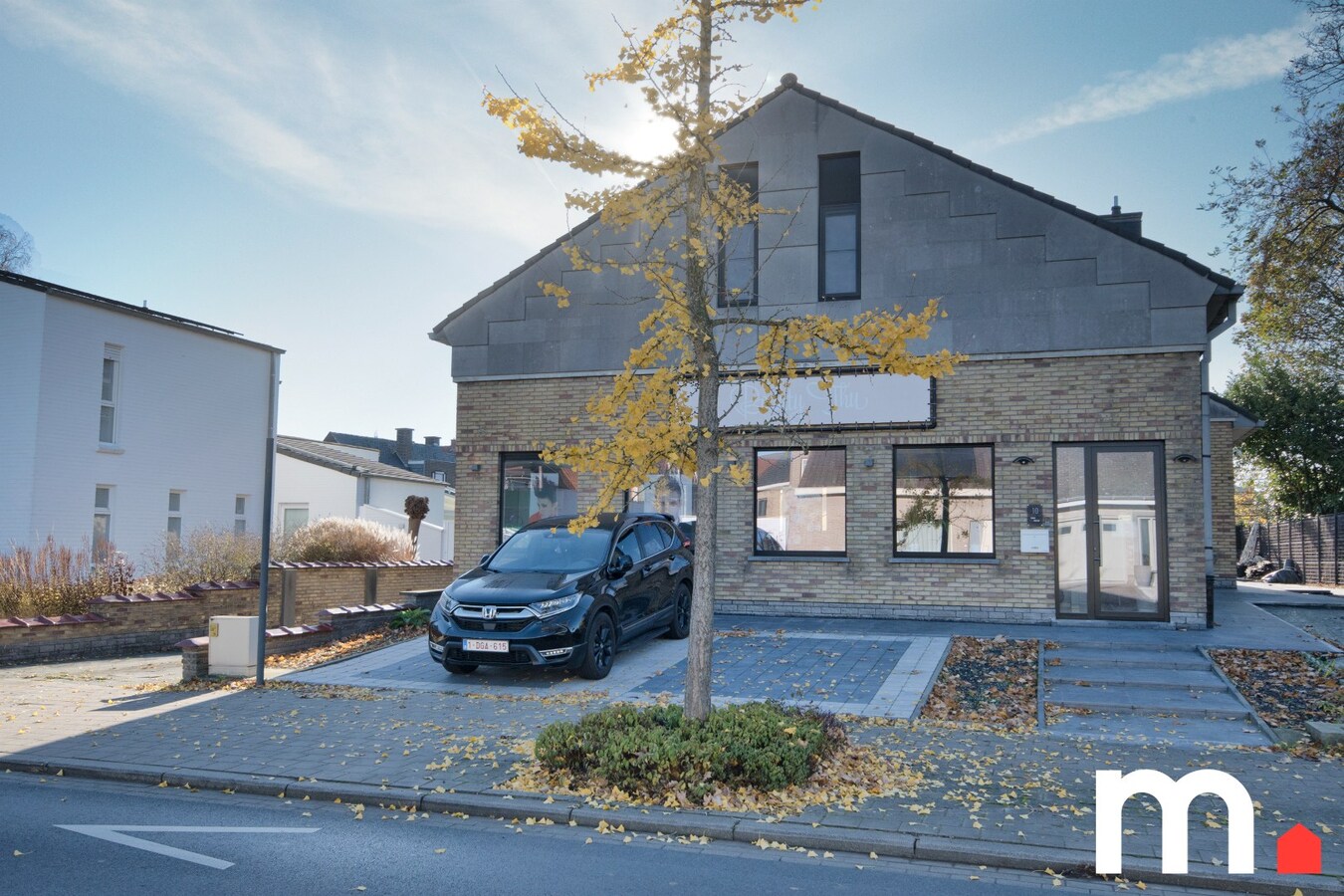 Gerenoveerd centraal gelegen woonst met praktijkruimte te Moorsele ! 