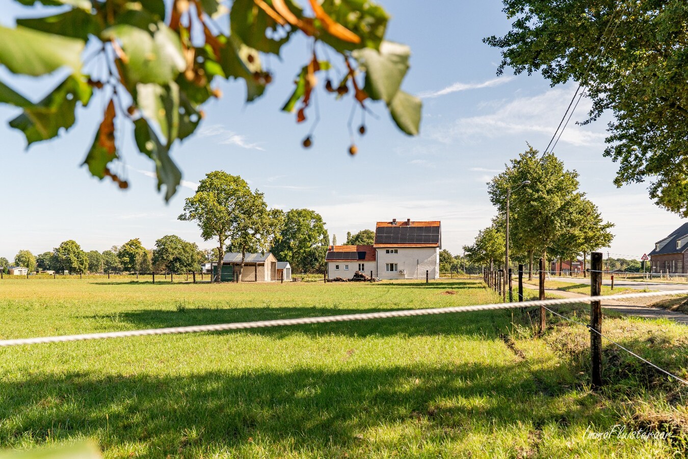 Veelzijdige woning met paardenstallen op ca. 2ha te Helchteren 