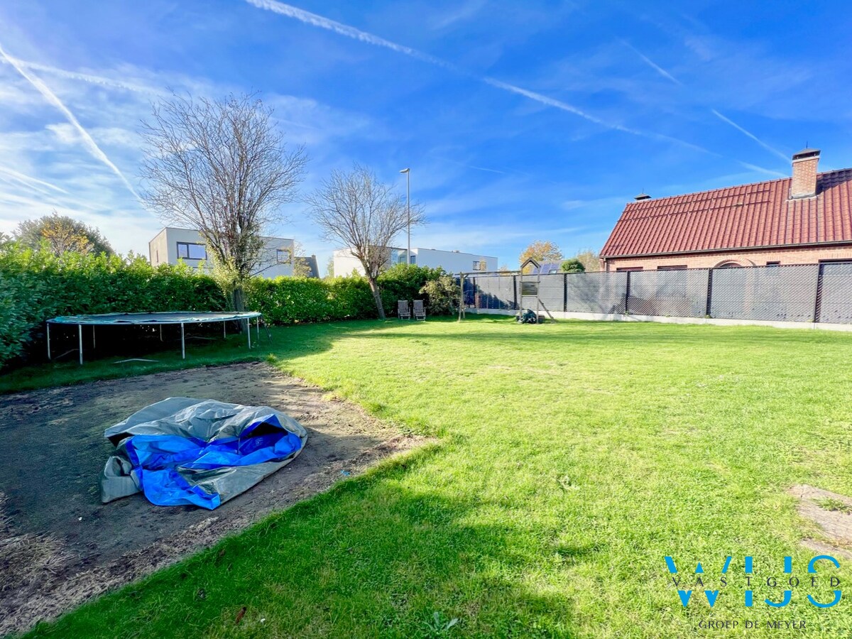 Ruime bungalow in een rustige woonwijk te Lovendegem ! 