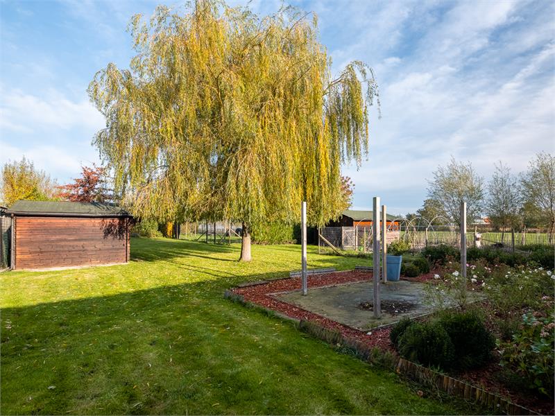 Landelijk gelegen vrijstaande woning op groot stuk grond! 