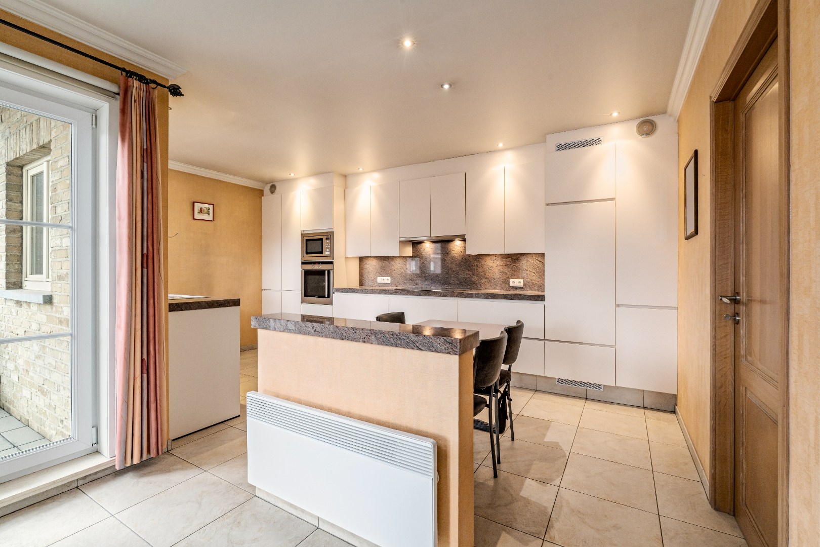 Prachtig hoekappartement met garage en private berging 
