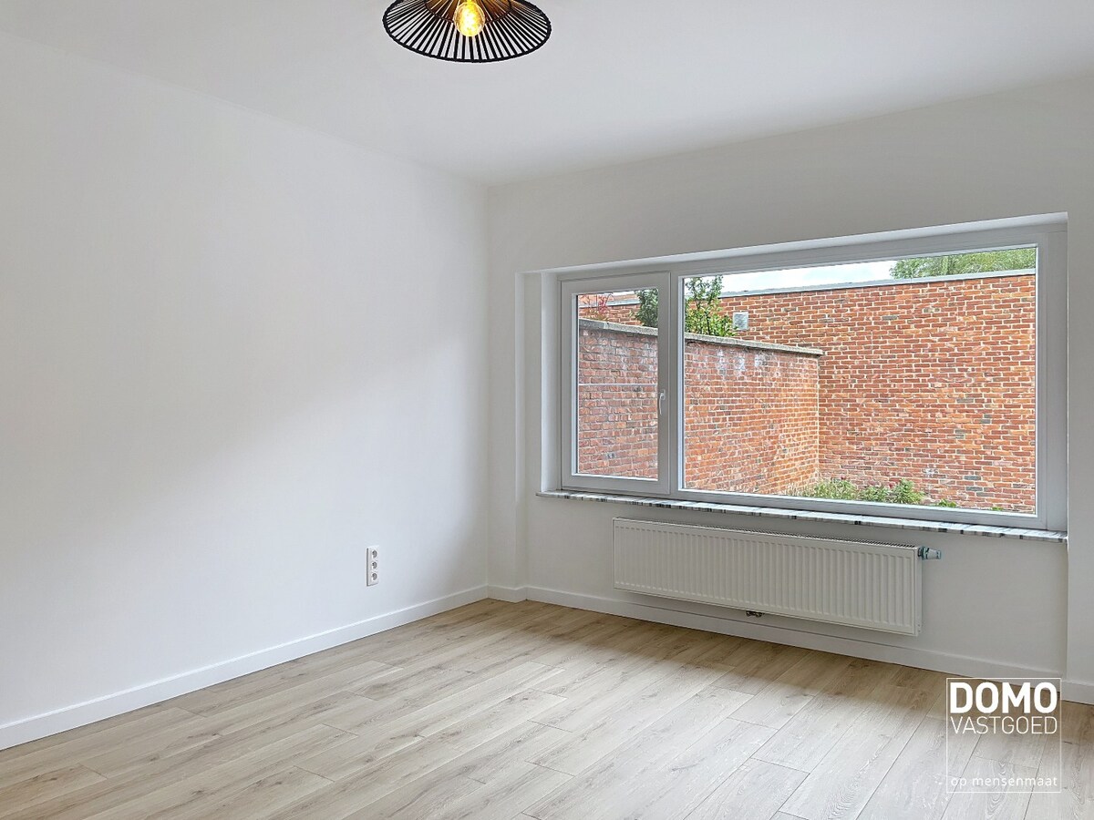 VOLLEDIG GERENOVEERD APPARTEMENT MET TERRAS EN GARAGE TE HASSELT 