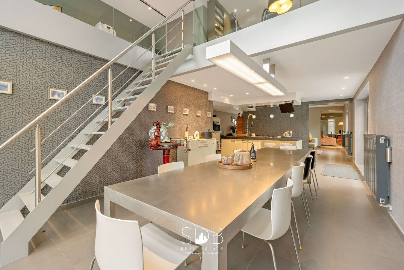 Prachtige woning met paardenfaciliteiten op 11.703m² 