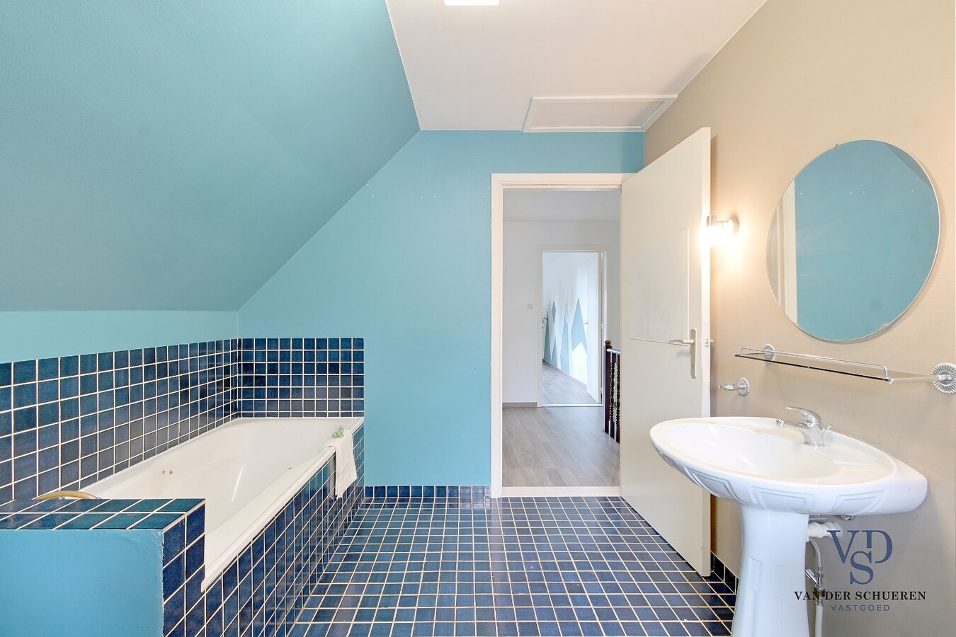 Degelijk, ruime villa. 