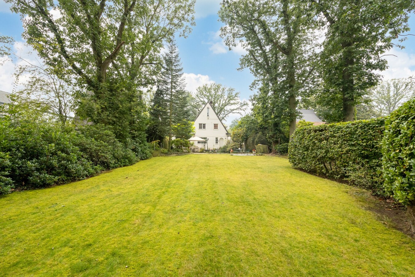 Karaktervolle villa op een perceel van  1.779 m² te Schilde op wandelafstand van het centrum 