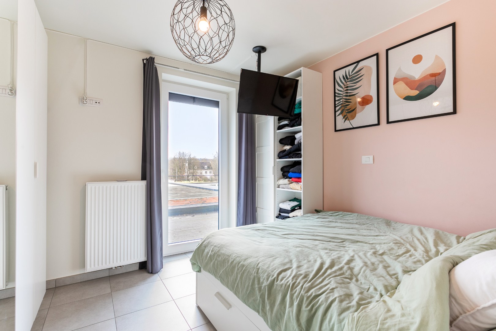 Recent, energiezuinig appartement met 2 slpks, 2 terrassen en autostaanplaats 