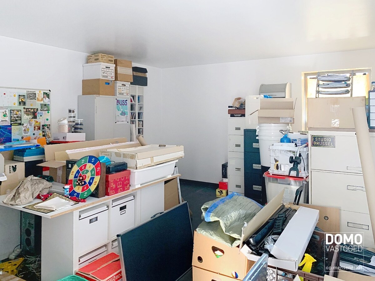 COMMERCIEEL PAND MET RUIM APPARTEMENT OP ZICHTBARE LOCATIE IN HERK-DE-STAD 