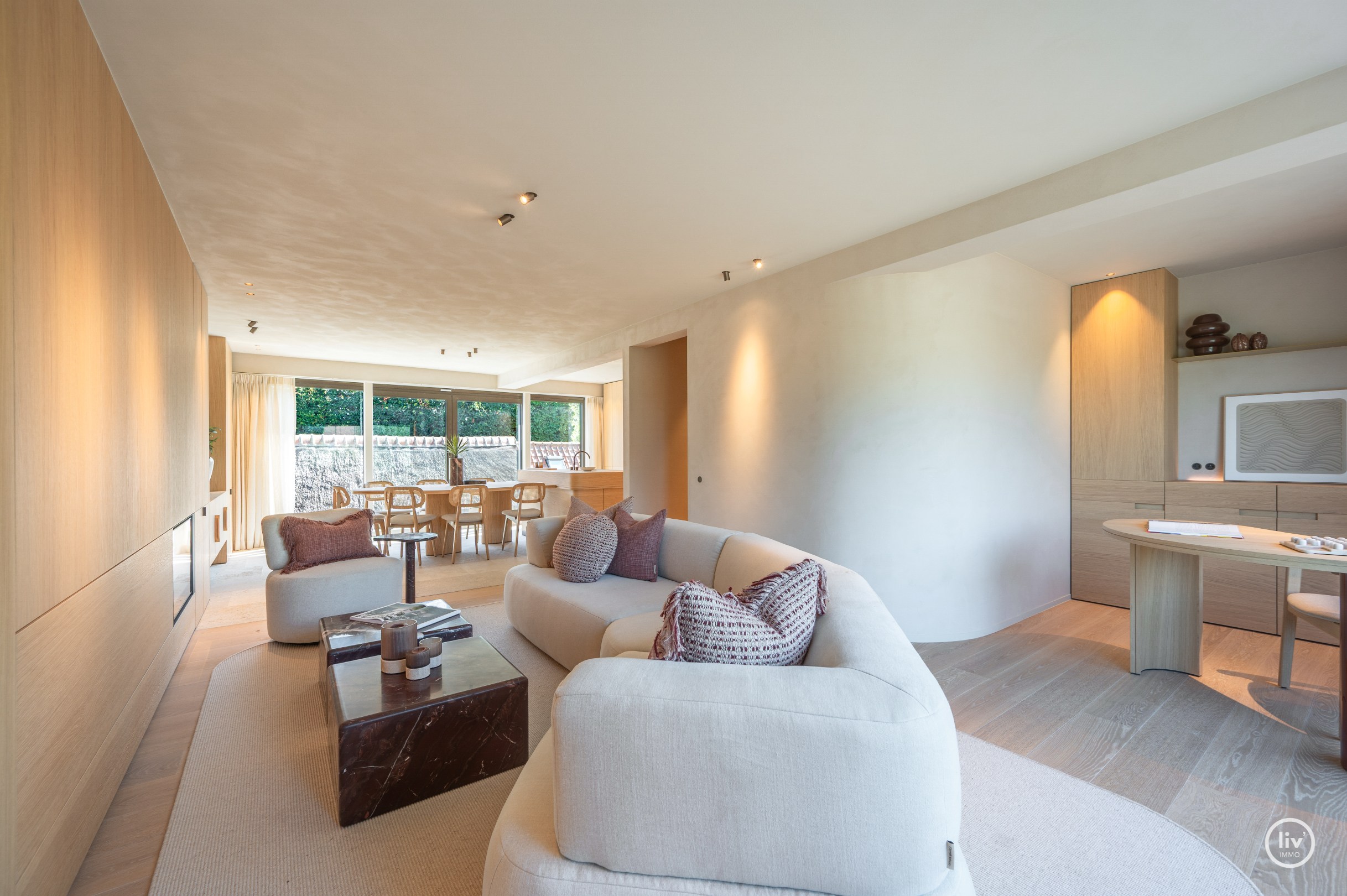 Luxe, comfort kortom een prachtig gerenoveerde woning in hartje Knokke. 