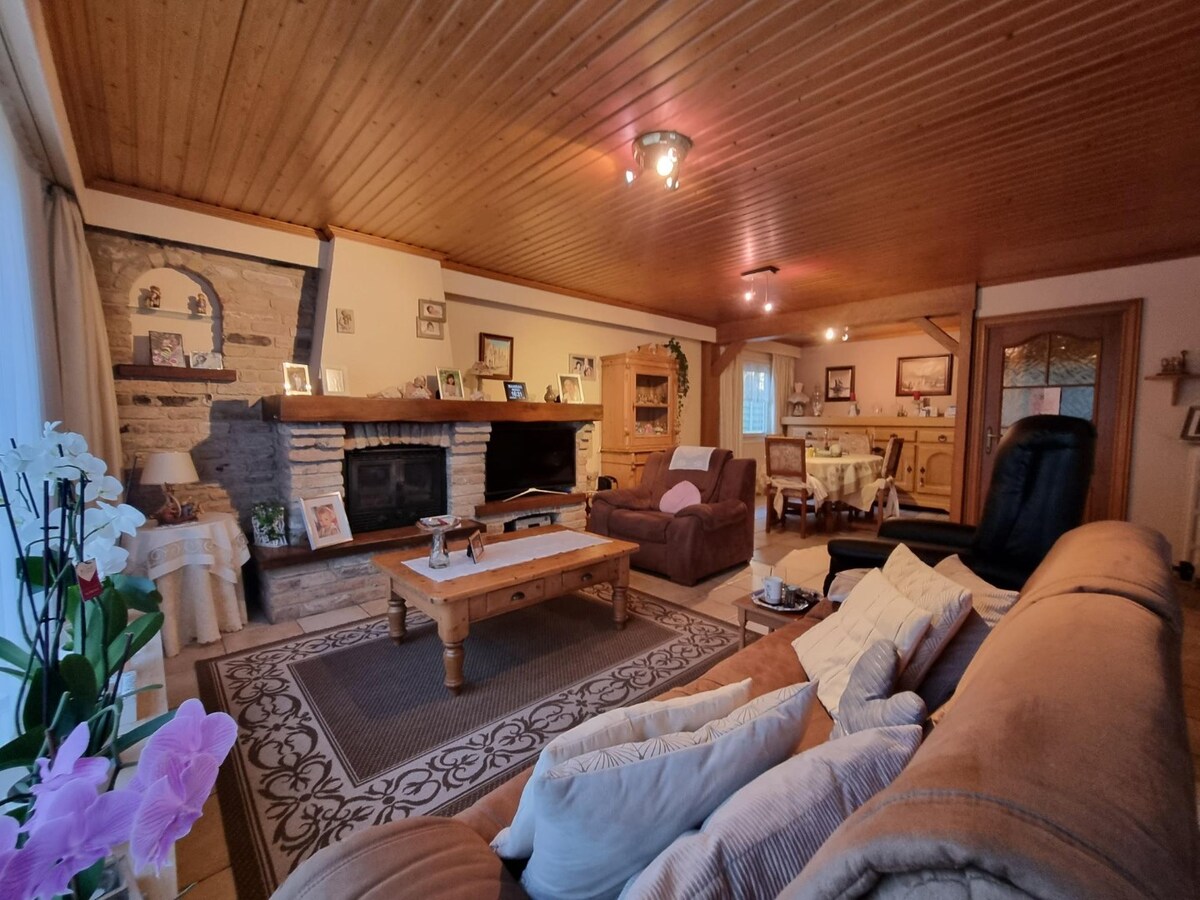 Zeer rustig gelegen, te renoveren halfopen woning met mooie tuin - Heist 