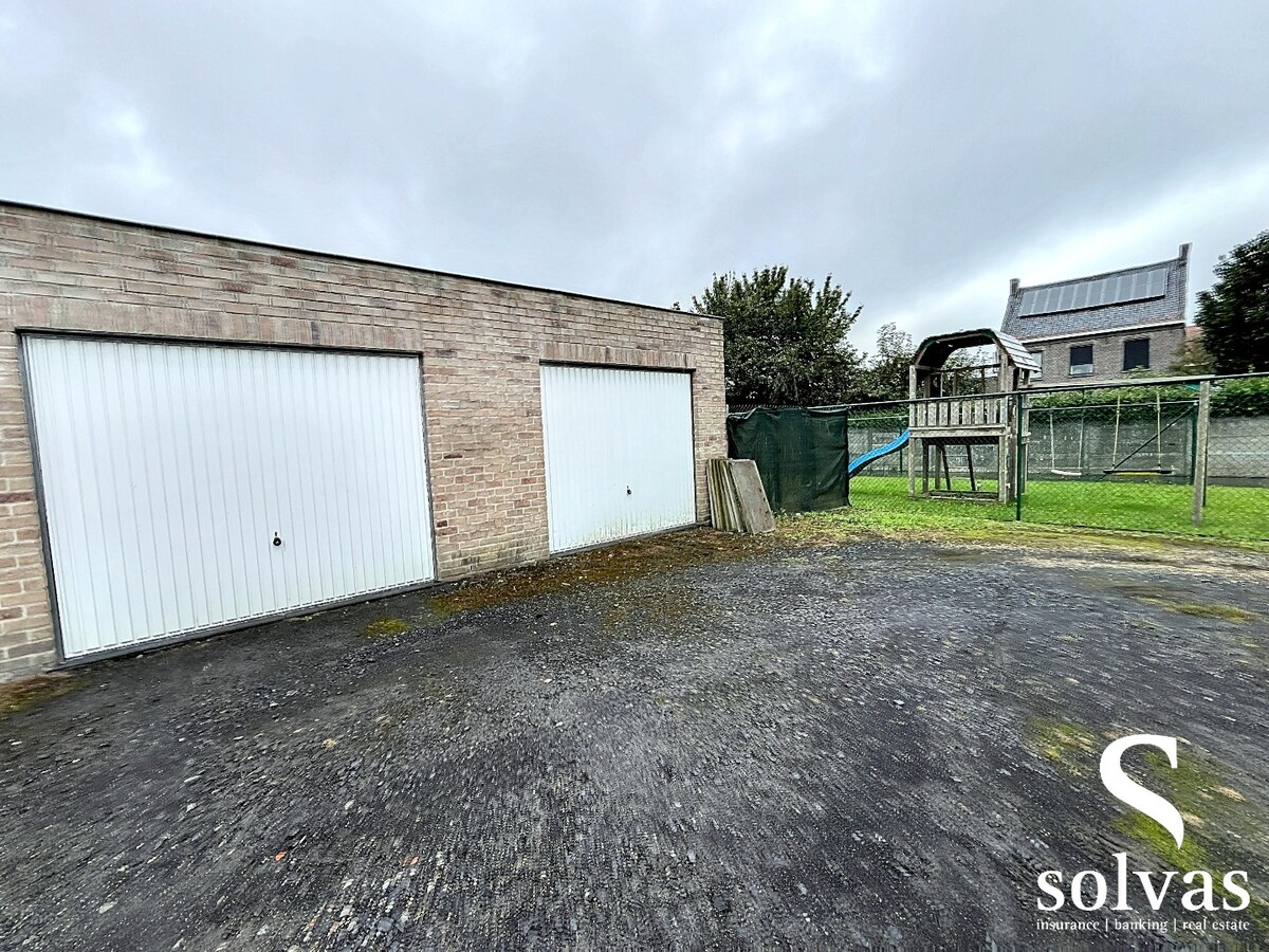 Drieslaapkamer woning in centrum Lotenhulle met tuin en garage 