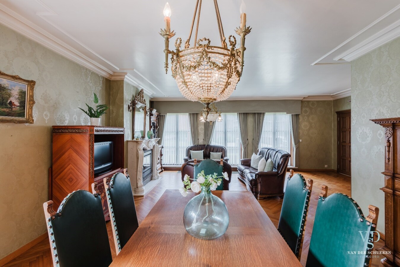 Gelijkvloerse villa.    Op 1 km van de Schelde. 