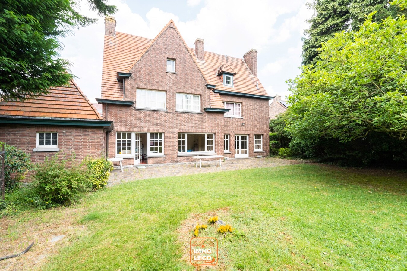 Propriété exceptionnelle érigée sur 1571m³, dans une avenue prisée de Mouscron ! 