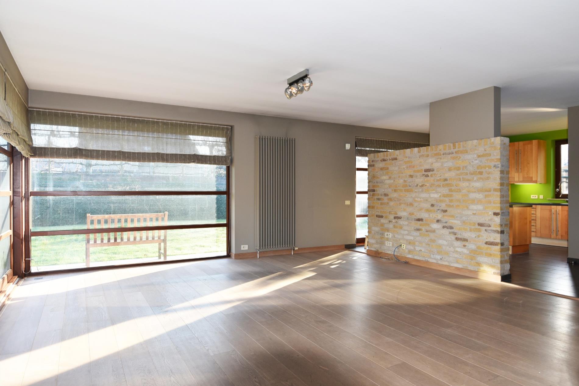 Villa met 4 slpks en garage op 787m² in residentiële wijk nabij centrum Maldegem 